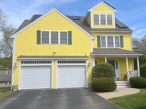 8 Farmer Cir in Arlington, MA - Building Photo - Building Photo