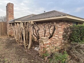 1342 Briarbrook Dr in Desoto, TX - Building Photo - Building Photo