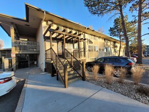 Oakridge on the Green in Colorado Springs, CO - Building Photo - Building Photo