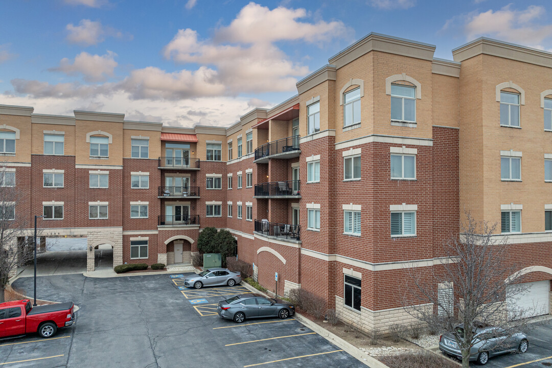 Venetian Pointe East in Addison, IL - Building Photo