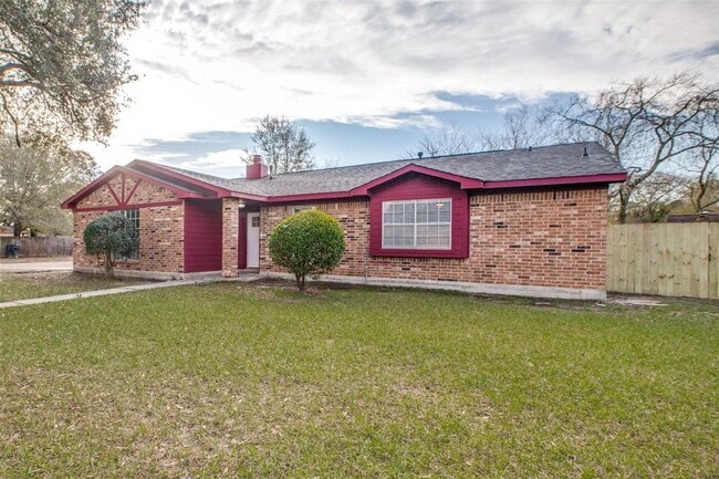 property at 1003 W Nelda Rd