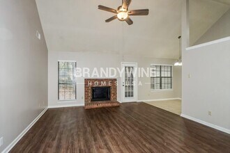 5762 Riverhead Ave in Memphis, TN - Foto de edificio - Building Photo