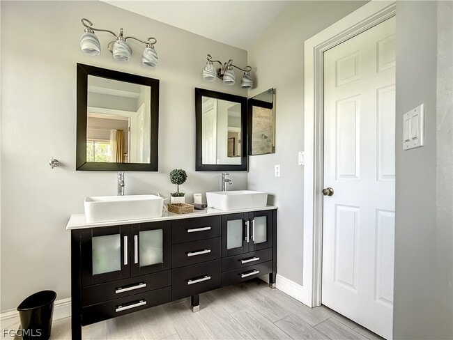 property at 13633 Admiral Ct