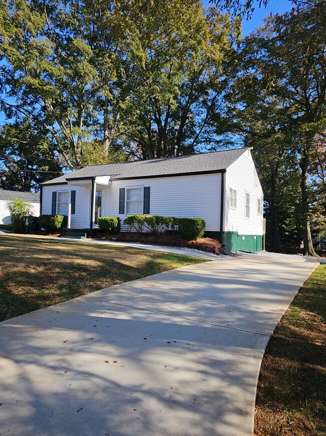 1780 Crestridge Dr SE in Marietta, GA - Building Photo - Building Photo