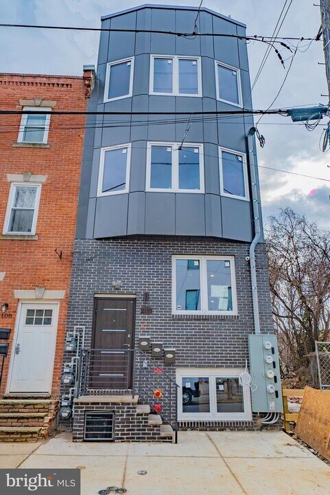 2142 W Master St Photo