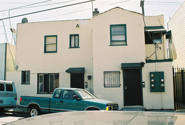 11061-11067 Apricot St in Oakland, CA - Foto de edificio - Building Photo