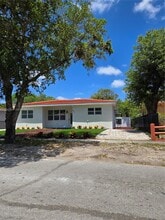 987 NE 145th St in North Miami, FL - Building Photo - Building Photo