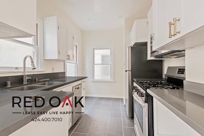 852 N Oxford Ave in Los Angeles, CA - Foto de edificio - Building Photo