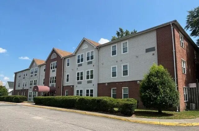 2735 Corprew Ave in Norfolk, VA - Building Photo