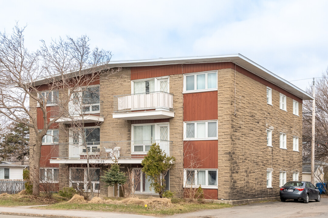 3120 Hochelaga Boul in Québec, QC - Building Photo