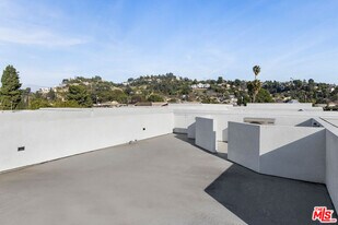 3208 Verdugo Rd in Los Angeles, CA - Building Photo