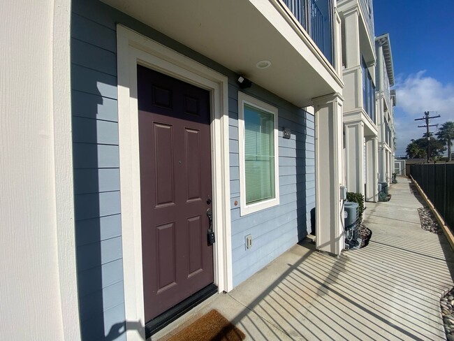 property at 521 Sandpiper Wy