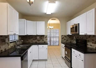 9140 SW 178th Terrace in Palmetto Bay, FL - Foto de edificio - Building Photo