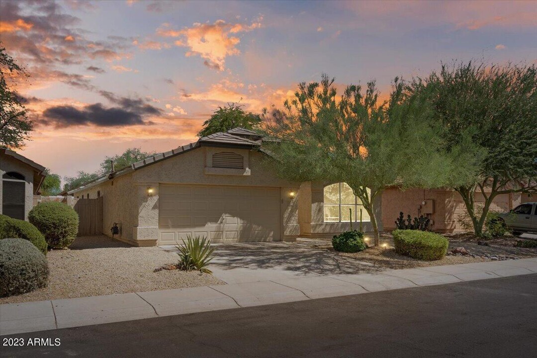 4322 E Lone Cactus Dr in Phoenix, AZ - Building Photo