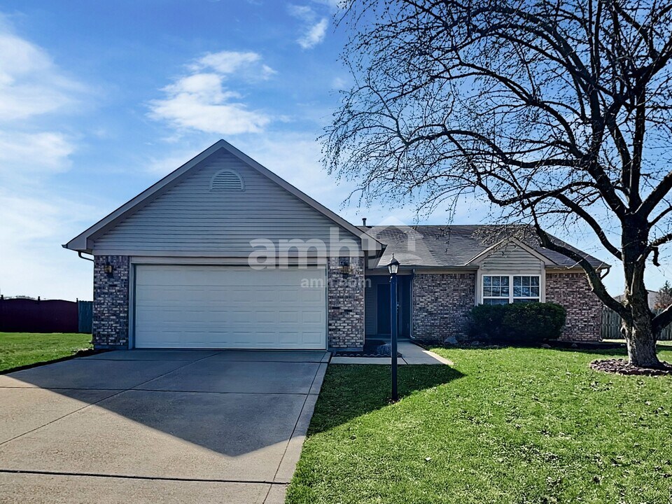 12654 Walney Ct in Fishers, IN - Foto de edificio