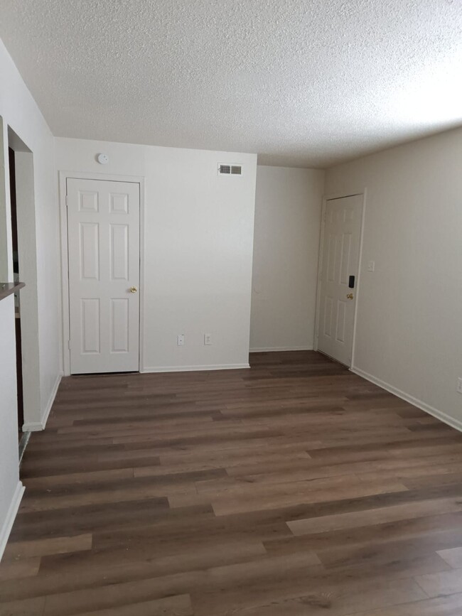 1050 Plaza Ct N, Unit 19