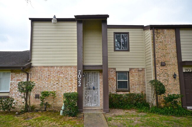7022 S Dairy Ashford Rd in Houston, TX - Building Photo - Building Photo