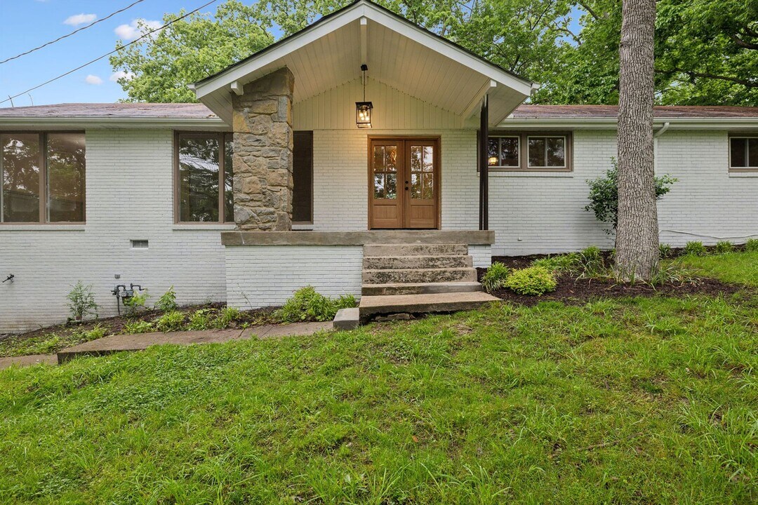 909 Plateau Pkwy in Nashville, TN - Building Photo