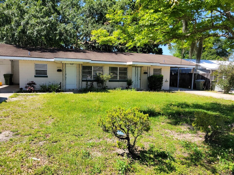 2103 Jobbins Dr in Leesburg, FL - Building Photo