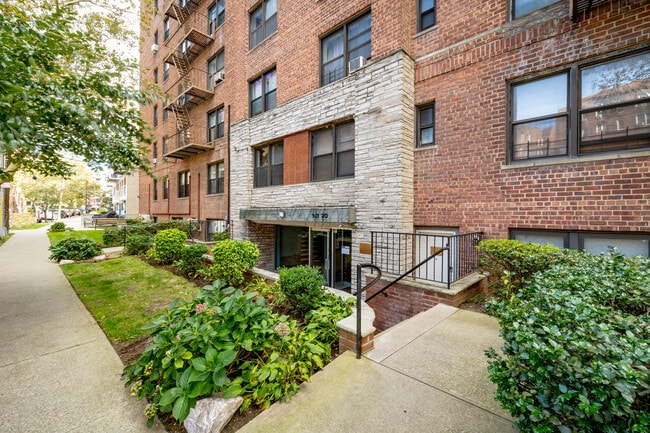 14130 84th Rd in Jamaica, NY - Foto de edificio - Building Photo