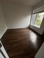 1032 N Park St in Victoria, BC - Building Photo
