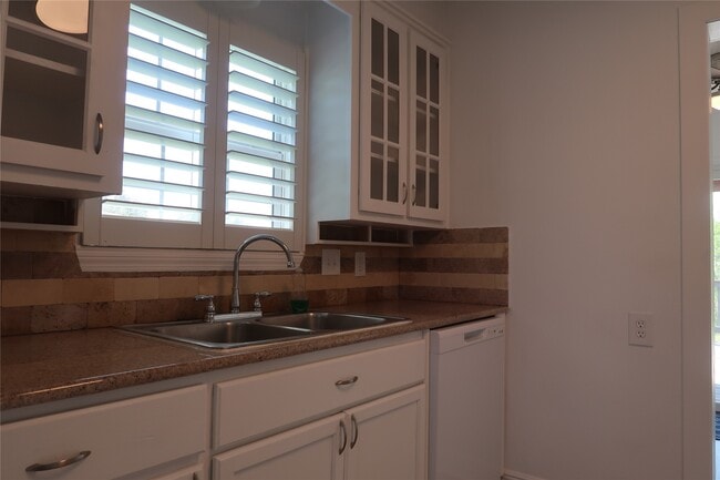 2717 Avenue D in Dickinson, TX - Building Photo - Building Photo