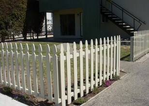 6685 Sabado Tarde Rd in Goleta, CA - Foto de edificio - Building Photo