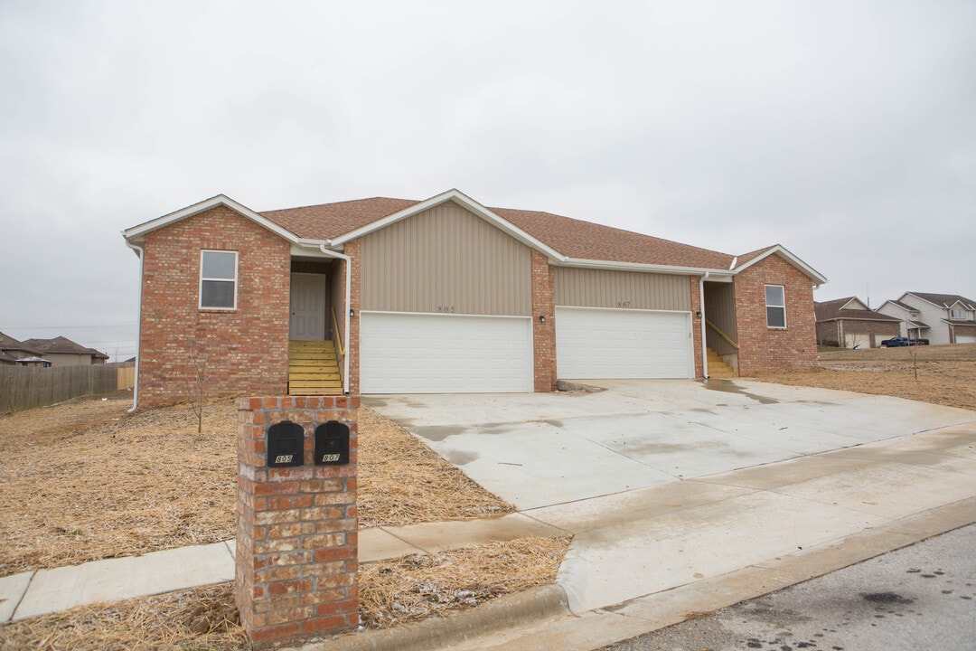 805 Windmill Dr, Unit 805 Windmille Dr. in Ozark, MO - Foto de edificio