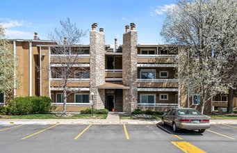 1074 S Dearborn St, Unit 307 in Aurora, CO - Building Photo - Building Photo