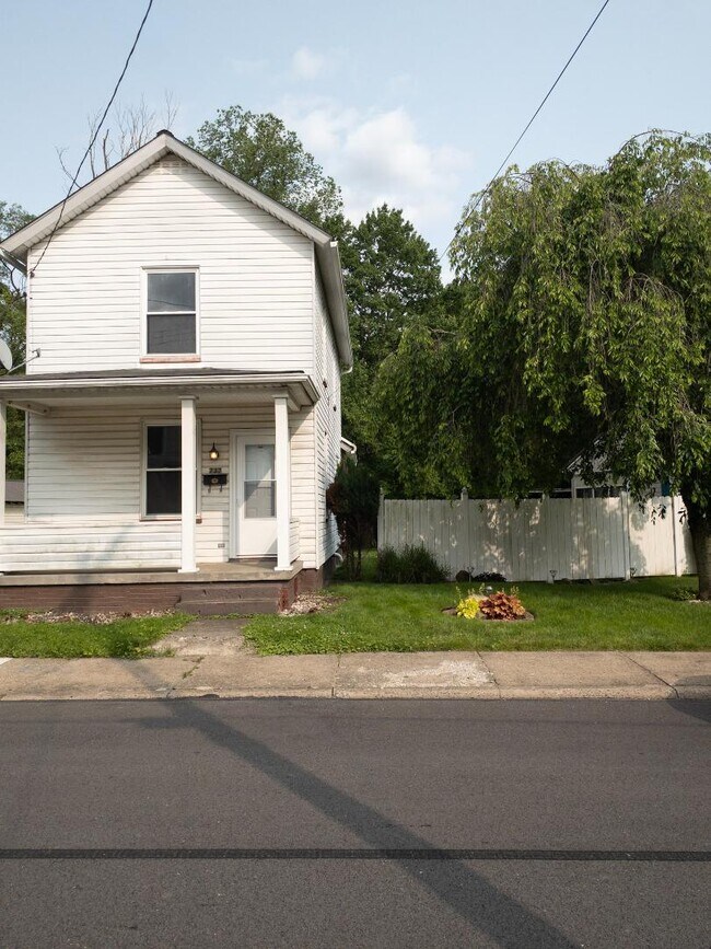 737 Grove Ave in New Brighton, PA - Building Photo - Building Photo