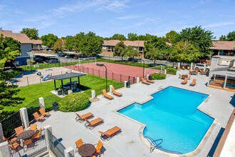 Shadowbrook Apartments in West Valley City, UT - Foto de edificio - Building Photo