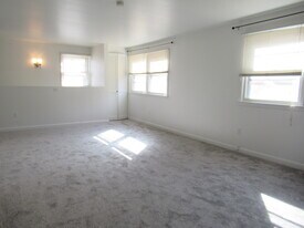 255 Fairfield Woods Rd, Unit 2 in Fairfield, CT - Building Photo