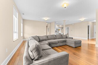 380 W Broadway in Boston, MA - Building Photo - Building Photo
