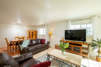 7310 Balboa Blvd in Los Angeles, CA - Building Photo - Building Photo