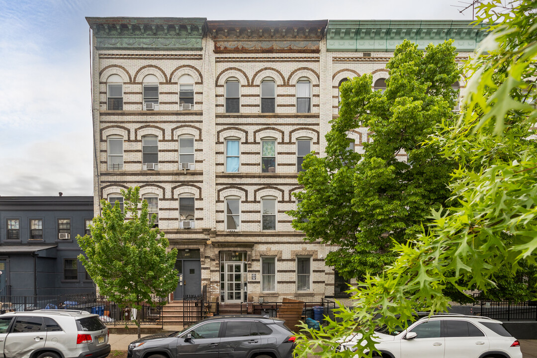 302 Sumpter St in Brooklyn, NY - Foto de edificio