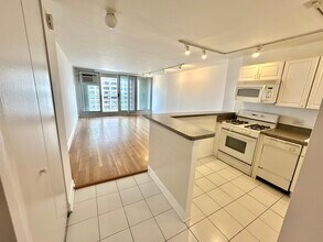 1960 N Lincoln Park W in Chicago, IL - Building Photo - Building Photo