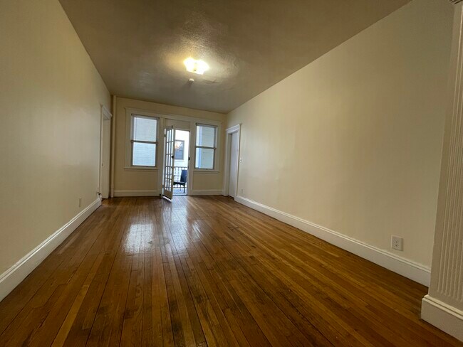 14 Melvin Ave, Unit 4 in Boston, MA - Foto de edificio - Building Photo