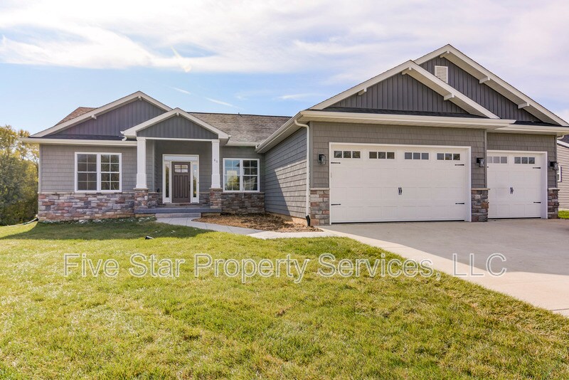 60 Moonlight Ct. in Chatham, IL - Building Photo