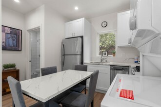 1535 S Ogden Dr in Los Angeles, CA - Foto de edificio - Building Photo