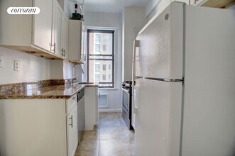 315 W 102nd St in New York, NY - Building Photo - Building Photo