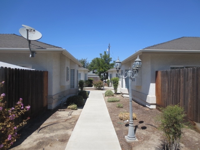 748-760 Jana Way in Hanford, CA - Building Photo - Building Photo