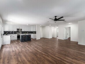 1824 Arundel Dr in Carrollton, TX - Foto de edificio - Building Photo