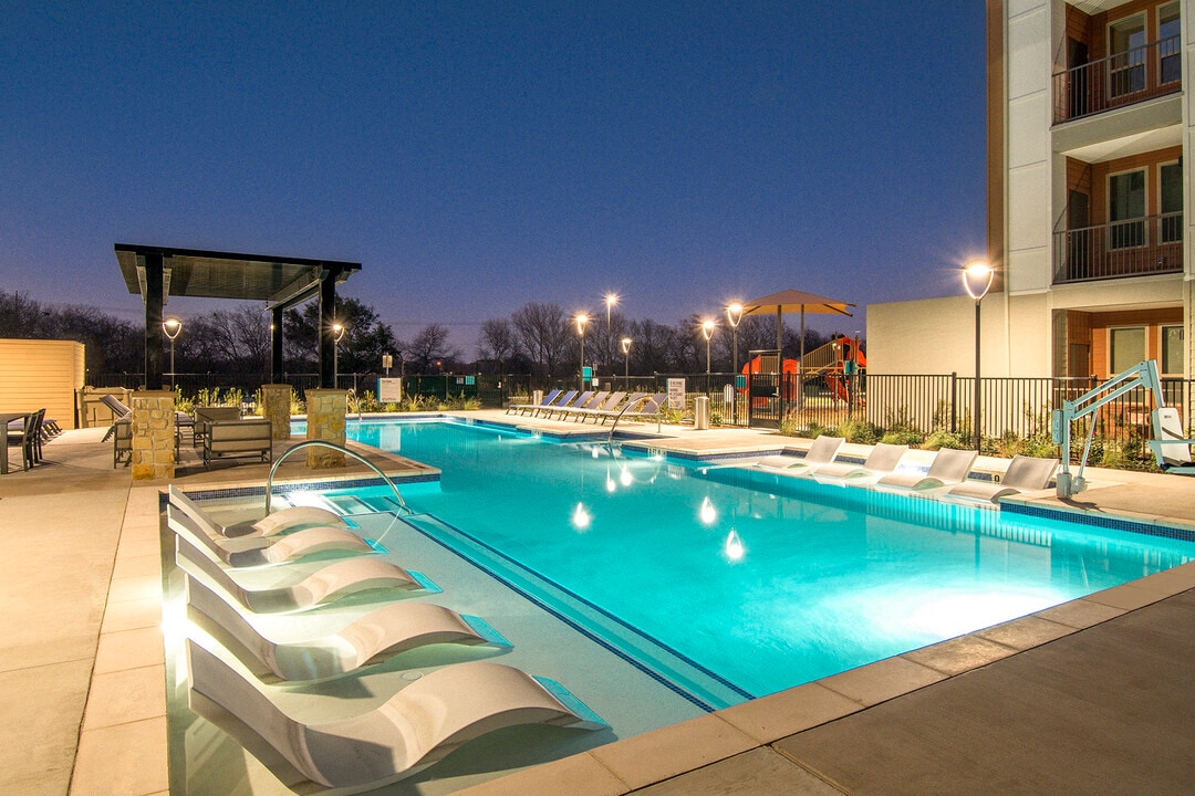 The Stella in San Antonio, TX - Building Photo