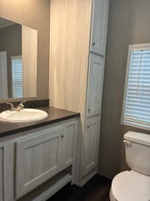 4842 SW Topeka Blvd in Topeka, KS - Foto de edificio - Building Photo