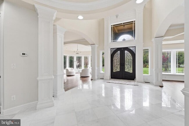 8735 Brook Rd in McLean, VA - Building Photo - Building Photo