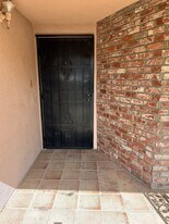 10 Grey Way in Taft, CA - Building Photo