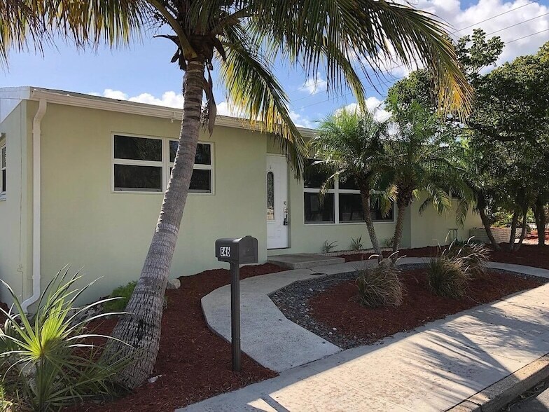 846 Selkirk St in West Palm Beach, FL - Building Photo