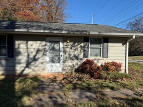 5200 John Hall Rd in Knoxville, TN - Building Photo - Building Photo