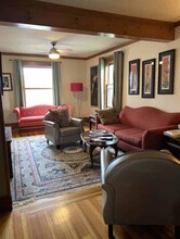 85 Briggs St, Unit 2 in Easthampton, MA - Foto de edificio - Building Photo