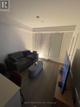 705 Davis Dr in Newmarket, ON - Building Photo - Building Photo